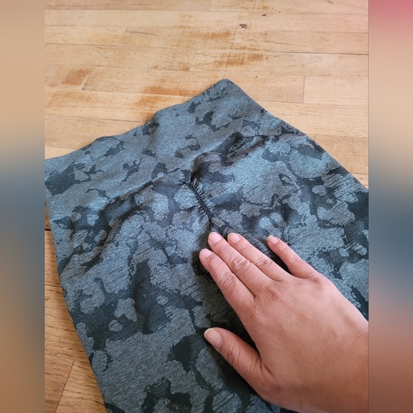 Gymshark Adapt High-Waisted Camo Seamless Leggings,  Dark Green, Size XS - Picture 5 of 6